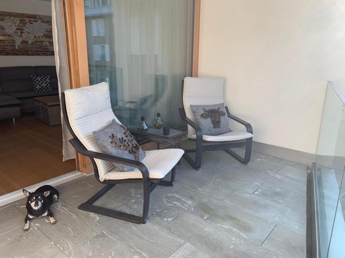 Montanas - Luxuswohnung Mit Kamin - Nahe Caumasee & Talstation Flims Bagian luar foto